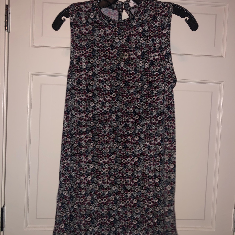 BCBG sleeveless shirt